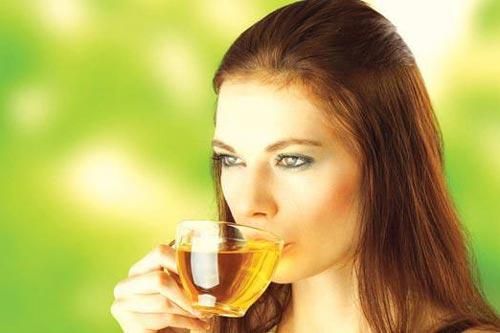 Nguy hiểm với những thói quen uống chè sai lầm