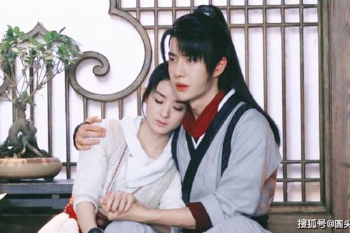 Vì sao Hữu Phỉ rất hot nhưng vẫn phân thành hai thái cực khen chê rõ rệt