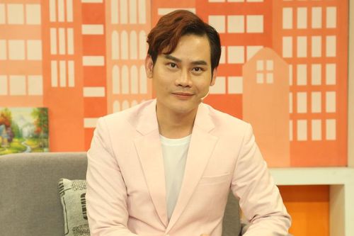 Nam MC VTV thừa nhận từng vô tâm với vợ, nghĩ 'chỉ cần mang tiền về nhà thôi là được'