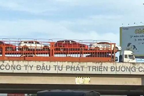 Lập biên bản xử lý lái xe đầu kéo đi lùi trên đường cao tốc