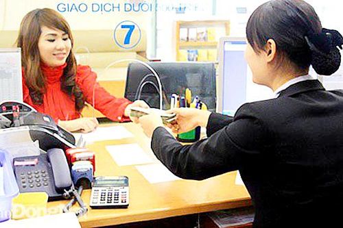 Ngân hàng 'liên kết' với công ty kinh doanh bảo hiểm: Làm khó người vay tiền