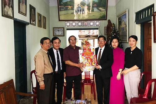 Chủ tịch UBND tỉnh chúc mừng Giáng sinh Ban đại diện Tin lành tỉnh và Giáo xứ Phù Sa