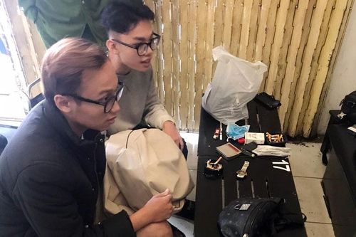 Mua cần sa qua đường chuyển phát nhanh rồi công khai sử dụng trong quán cà phê