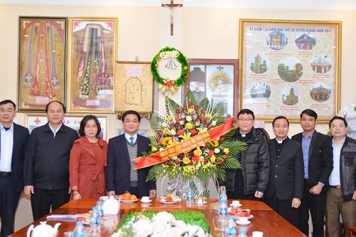 Lãnh đạo tỉnh chúc mừng Giáng sinh tại Giáo xứ Đồng Chương và Giáo xứ Tuyên Quang