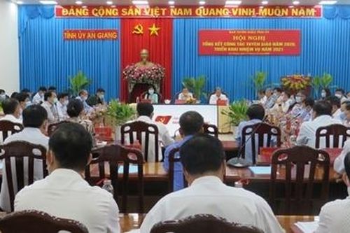 Tăng cường đấu tranh phản bác các quan điểm sai trái, thù địch trong tình hình mới