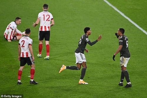 Kết quả Ngoại Hạng Anh: Rashford lập cú đúp, Man Utd thắng đội cuối bảng