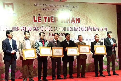 Khen thưởng 21 tập thể, cá nhân trong công tác hiến tặng hiện vật trưng bày