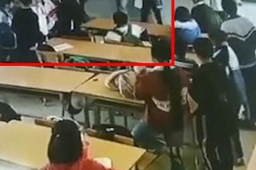 Công an vào cuộc vụ phụ huynh xông vào lớp đánh học sinh lớp 6 ở Điện Biên