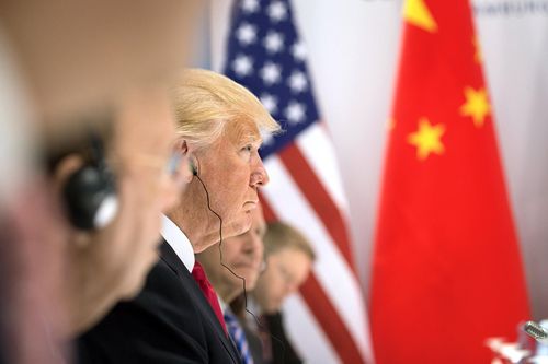 Ông Trump ký luật đuổi công ty Trung Quốc khỏi sàn chứng khoán Mỹ