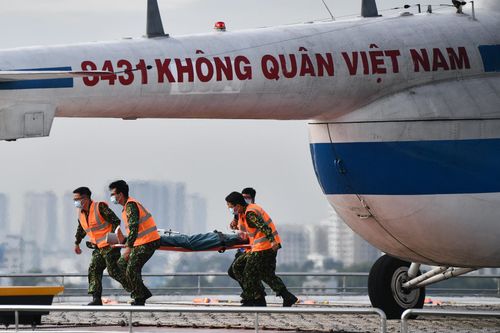Chuyến bay cấp cứu bằng trực thăng trên bầu trời TP.HCM