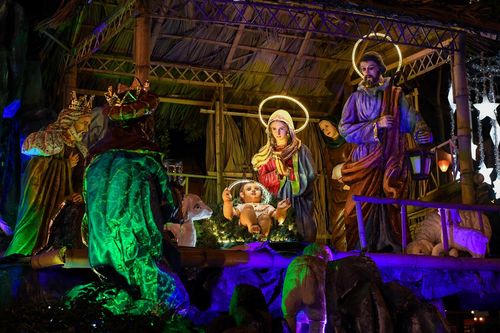 Nhà thờ lung linh trước Noel
