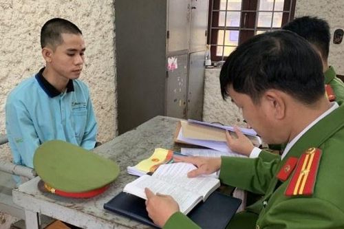 Cầm mã tấu chặn đường thiếu nữ