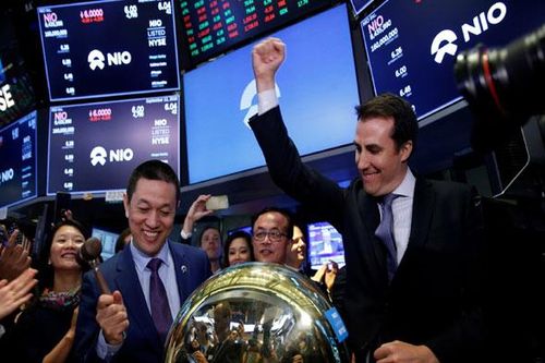 Ông Trump ký dự luật có thể cấm các công ty Trung Quốc niêm yết trên sàn chứng khoán Mỹ