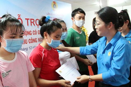 Bình Dương hỗ trợ công nhân miền trung bị ảnh hưởng do bão lũ