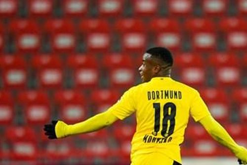 Moukoko làm nên lịch sử, Dortmund vẫn trắng tay