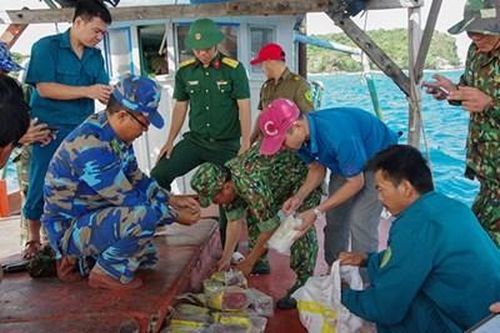 Phát hiện 20kg ma túy dạt trôi trên biển