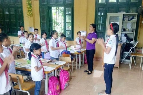 Cô giáo Tày tìm tòi, sáng tạo trong giảng dạy