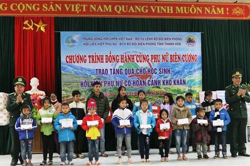 Ấm áp ngày hội 'Đồng hành cùng phụ nữ biên cương' tại Bát Mọt