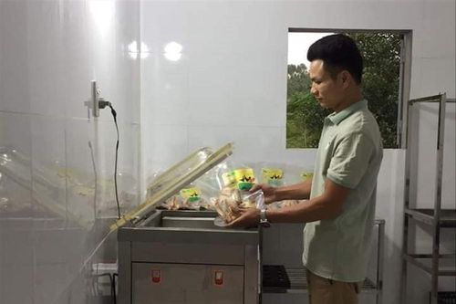 Gà đồi sinh học và thương hiệu Nhị Nguyễn