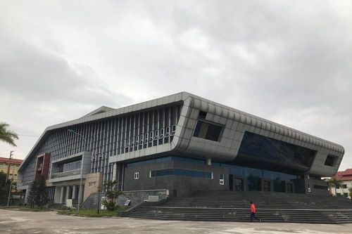 Nhà hát, sân vận động trăm tỷ 'đắp chiếu'