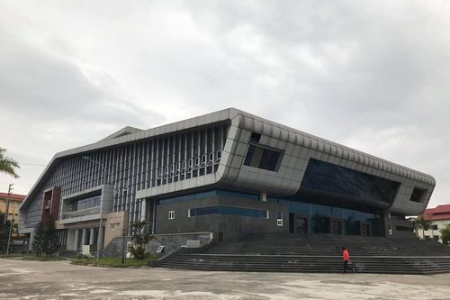 Cận cảnh nhà hát, sân vận động 'trăm tỷ' phơi mưa nắng ở Thủ đô