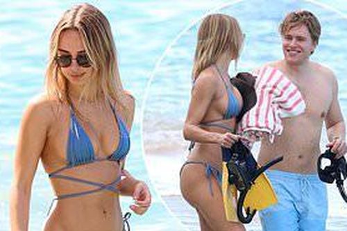 Mẫu áo tắm Kimberley Garner gợi cảm ngất ngây, đi biển cùng trai lạ