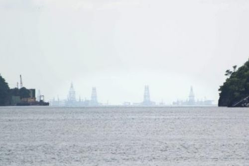 Venezuela bắt đầu bốc dỡ hơn 1 triệu thùng dầu trên con tàu gặp nạn giữa biển