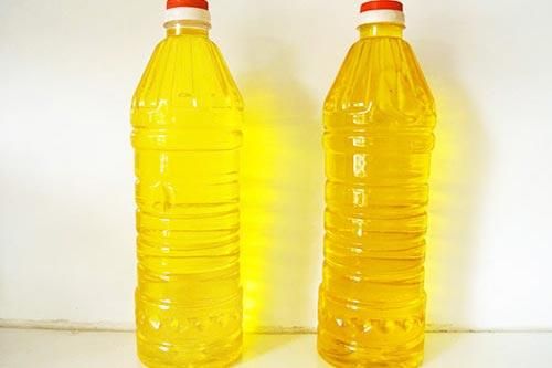 Cách phân biệt dầu ăn thật và giả đơn giản bằng mắt thường