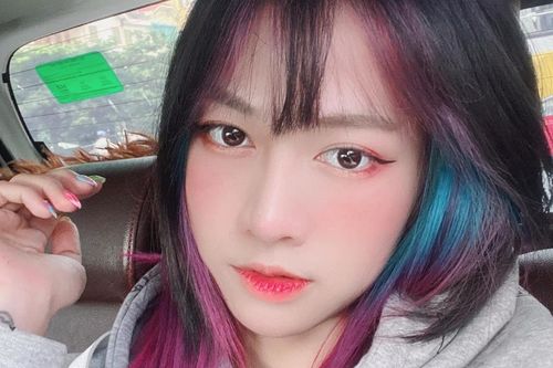 Mang cua sông từ Hà Nội ra Đà Nẵng để thả, hotgirl Lê Bống bị chỉ trích dữ dội