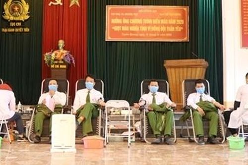 Trại giam Quyết Tiến - Ấm áp những giọt máu nghĩa tình