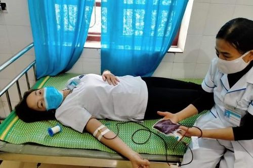 Điều dưỡng hiến máu cứu sống thai phụ