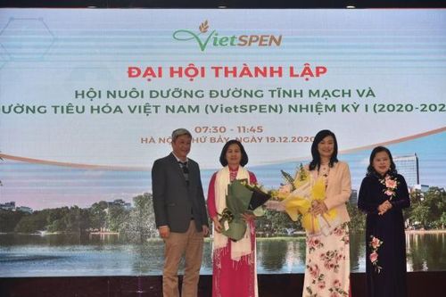 Can thiệp dinh dưỡng đóng vai trò quan trọng trong điều trị, chăm sóc bệnh nhân