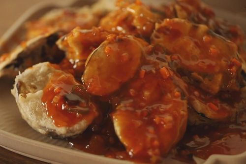 Cách làm cà tím nhồi thịt sốt chua cay