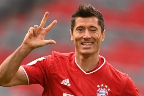 Lewandowski giải cứu Bayern ở phút 90+3
