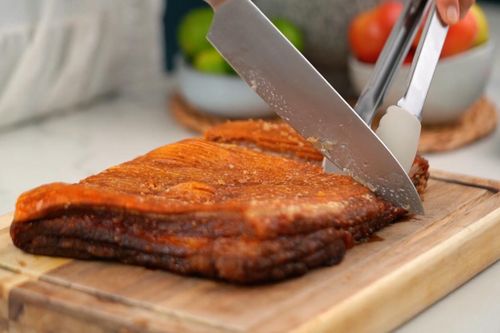 Chế biến thịt heo quay giòn bì cho Giáng sinh