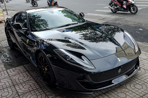 Chi tiết Ferrari 812 Superfast thứ 2 tại Việt Nam