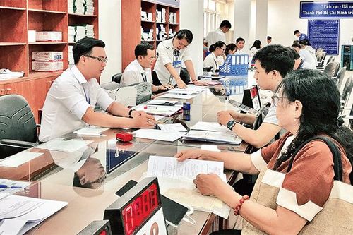 Thành phố Hồ Chí Minh tinh giản biên chế gắn với đẩy mạnh phân cấp ủy quyền