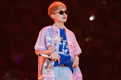 Trong khi dân tình đi theo trào lưu MV như phim ngôn tình thì Jack chọn hơi hướng kỳ ảo?