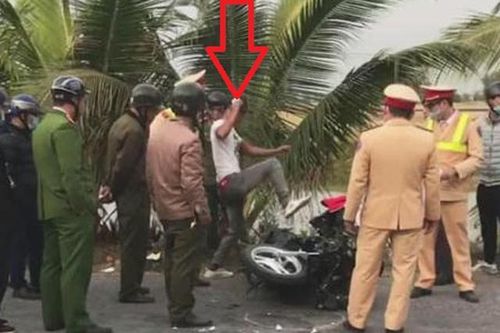Kẻ chửi tục, thách thức CSGT sau tai nạn giao thông đã đến trình diện
