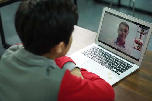 Khởi động mô hình lớp học tương tác online với giáo viên Mỹ