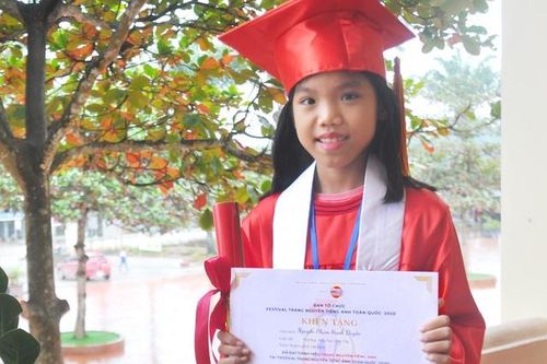 Cô bé Trạng nguyên Tiếng Anh đam mê võ thuật