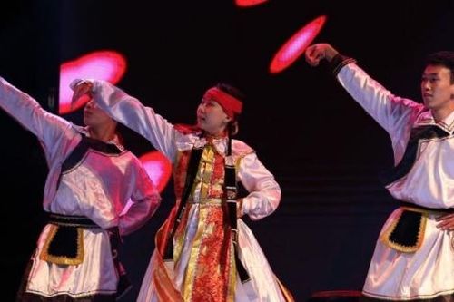 Tưng bừng Liên hoan nghệ thuật hữu nghị quốc tế tại phố đi bộ Hồ Gươm