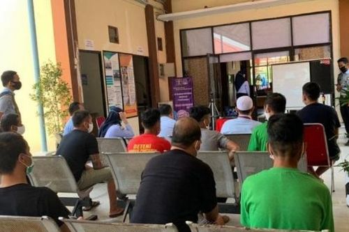 Ảnh hưởng bởi dịch Covid-19, ĐSQ Việt Nam thăm lãnh sự trực tuyến ngư dân bị tạm giữ tại Indonesia