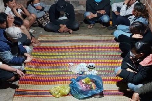 Quảng Nam: Bắt quả tang 13 đối tượng đánh bạc dưới hình thức xóc đĩa