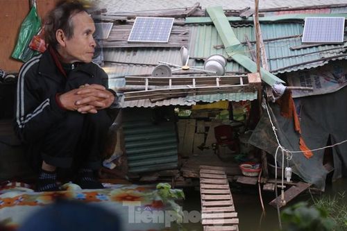 Mùa đông ở bãi giữa sông Hồng: Giá buốt xóm ngụ cư