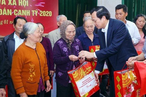 Dành gần 518 tỷ đồng tặng quà người có công dịp Tết Tân Sửu