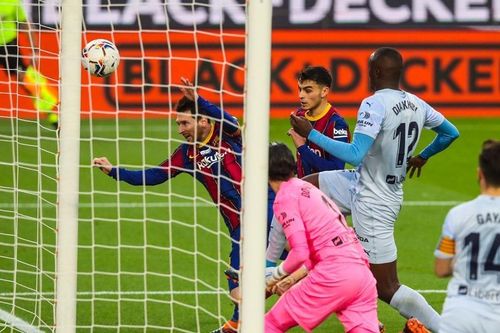 Messi cán mốc đặc biệt, Barca đánh rơi chiến thắng