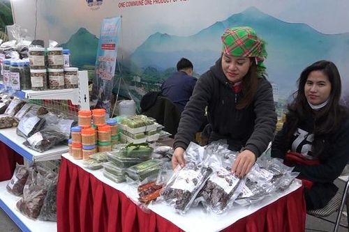 'Vàng xanh', thịt trâu gác bếp Lai Châu đắt khách ở Hà Nội