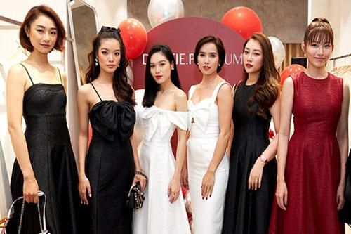 Bella Mai đọ sắc với dàn 'chân dài'