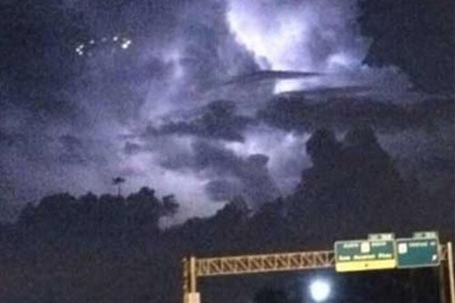 UFO tái xuất trên bầu trời Mỹ